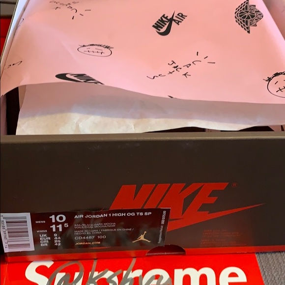 Nike Air Jordan 1 Retro High x Travis Scott - Picture 7 of 7